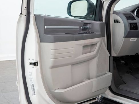 Used 2010 Dodge Grand Caravan SE w/ Climate Group FWD image 6