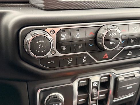 Used 2023 Jeep Gladiator Sport image 21