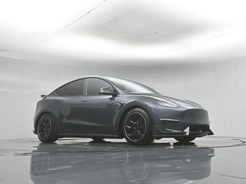 Used 2023 Tesla Model Y Long Range AWD/4WD image 2