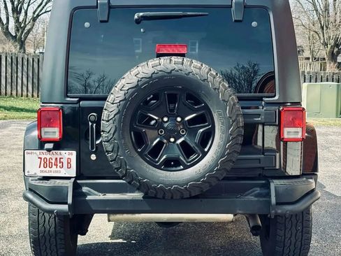 Used 2016 Jeep Wrangler Unlimited Sahara image 9