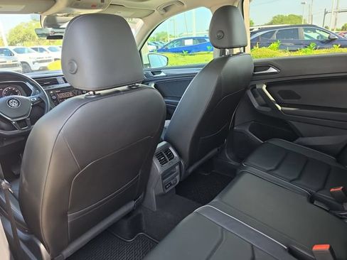 Used 2018 Volkswagen Tiguan SEL Premium AWD/4WD image 12