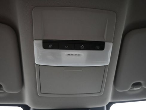 Used 2024 Nissan Rogue S AWD/4WD image 19
