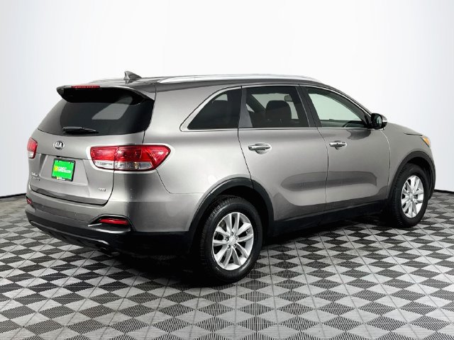 Used 2017 Kia Sorento FWD image 8