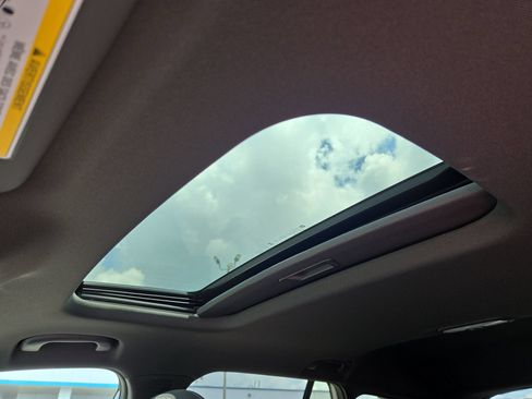 New 2026 Chevrolet Trax RS w/ Sunroof Package FWD image 25