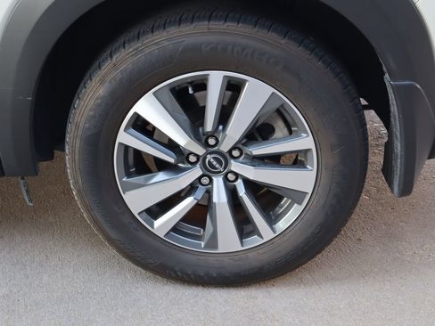 Used 2024 Nissan Pathfinder SL FWD image 29