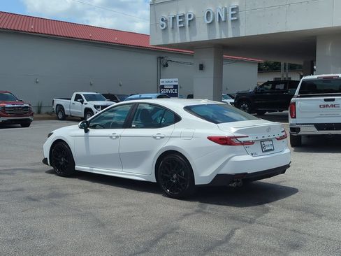 Used 2026 Toyota Camry SE w/ Convenience Package FWD image 4