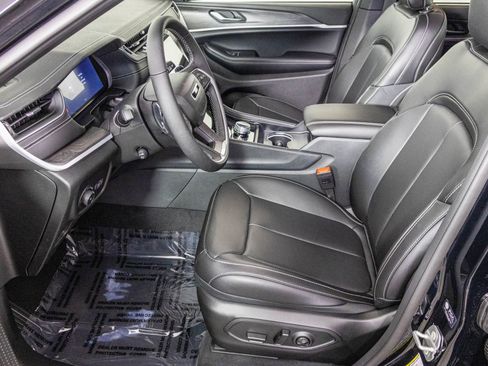 New 2025 Jeep Grand Cherokee Limited w/ Luxury Tech Group II image 15