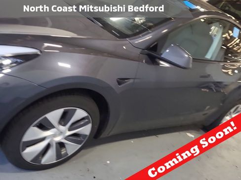 Used 2023 Tesla Model Y Long Range AWD/4WD image 1