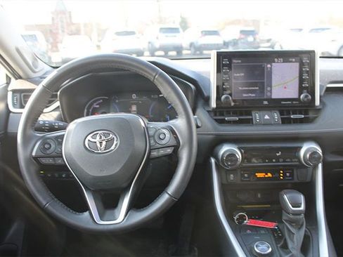 Used 2021 Toyota RAV4 Limited image 11
