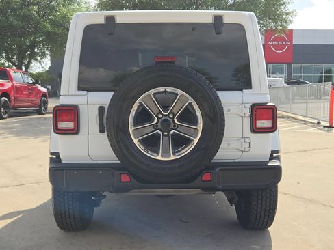 Used 2022 Jeep Wrangler Unlimited Sahara w/ Cold Weather Group AWD/4WD image 4
