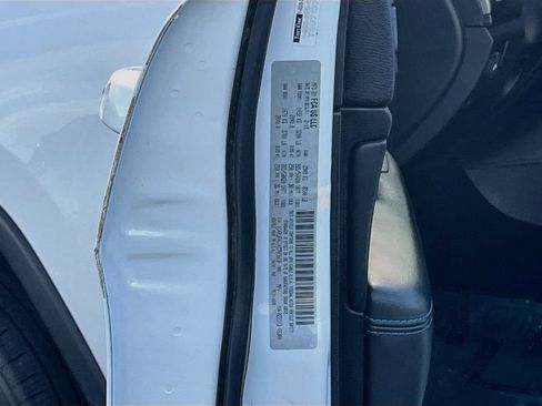Used 2019 Jeep Grand Cherokee Laredo AWD/4WD image 30