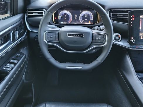 Used 2023 Jeep Wagoneer 4WD w/ Premium Group I image 32