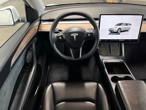 Used 2024 Tesla Model Y Long Range AWD/4WD image 18