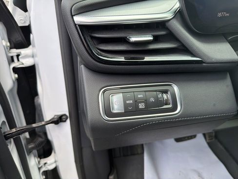 Used 2025 Buick Enclave Sport Touring w/ LPO, Floor Liner Package AWD/4WD image 19