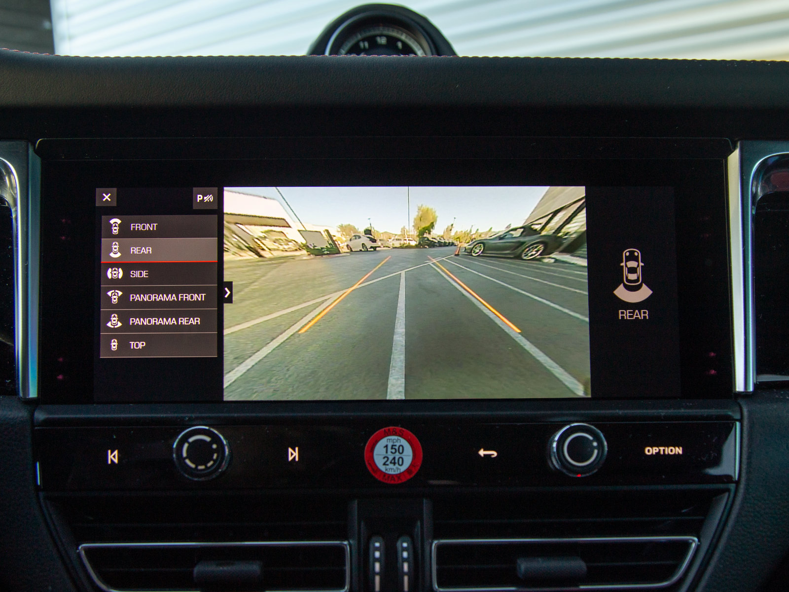 Certified 2024 Porsche Macan AWD/4WD image 11