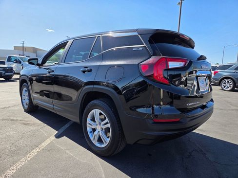 Used 2024 GMC Terrain SLE image 4