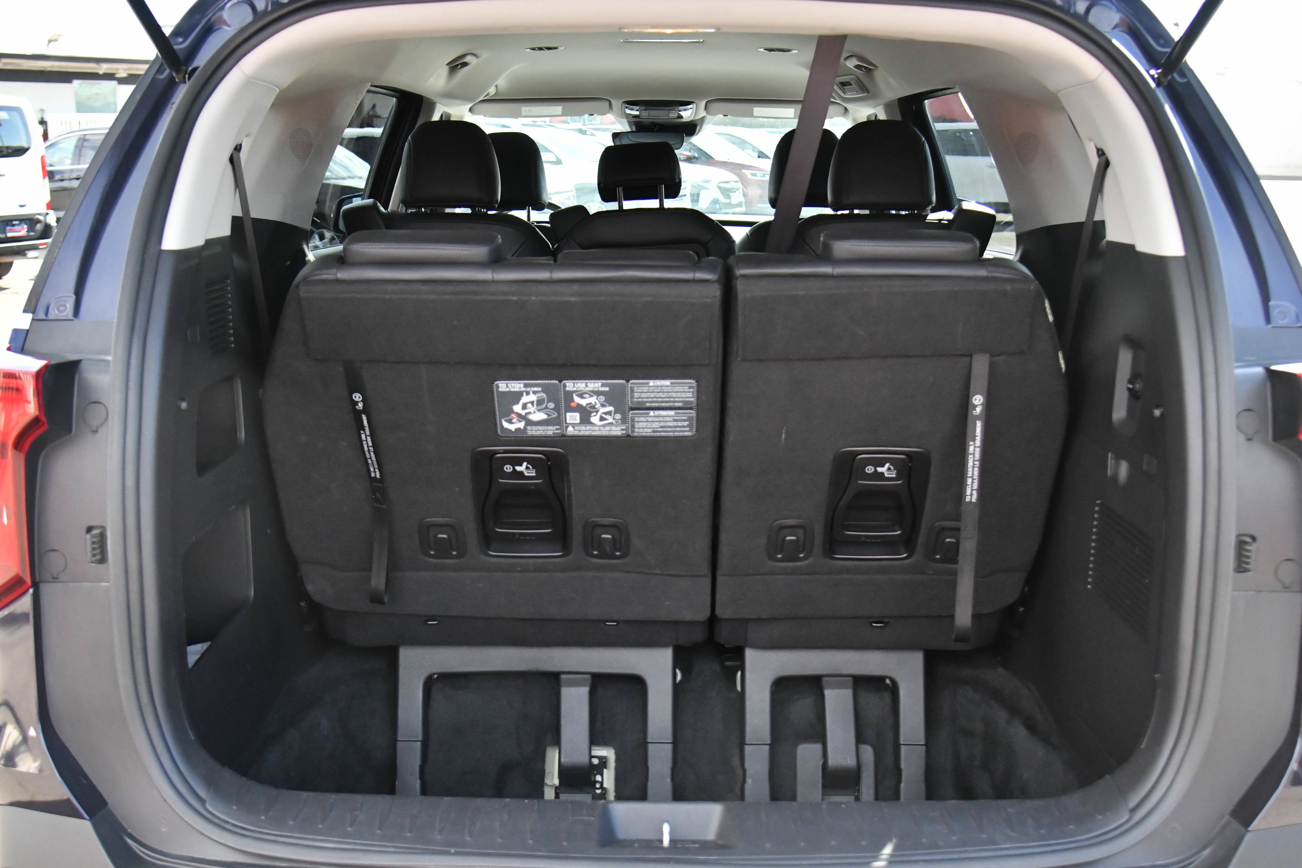 Used 2025 Kia Carnival FWD image 45