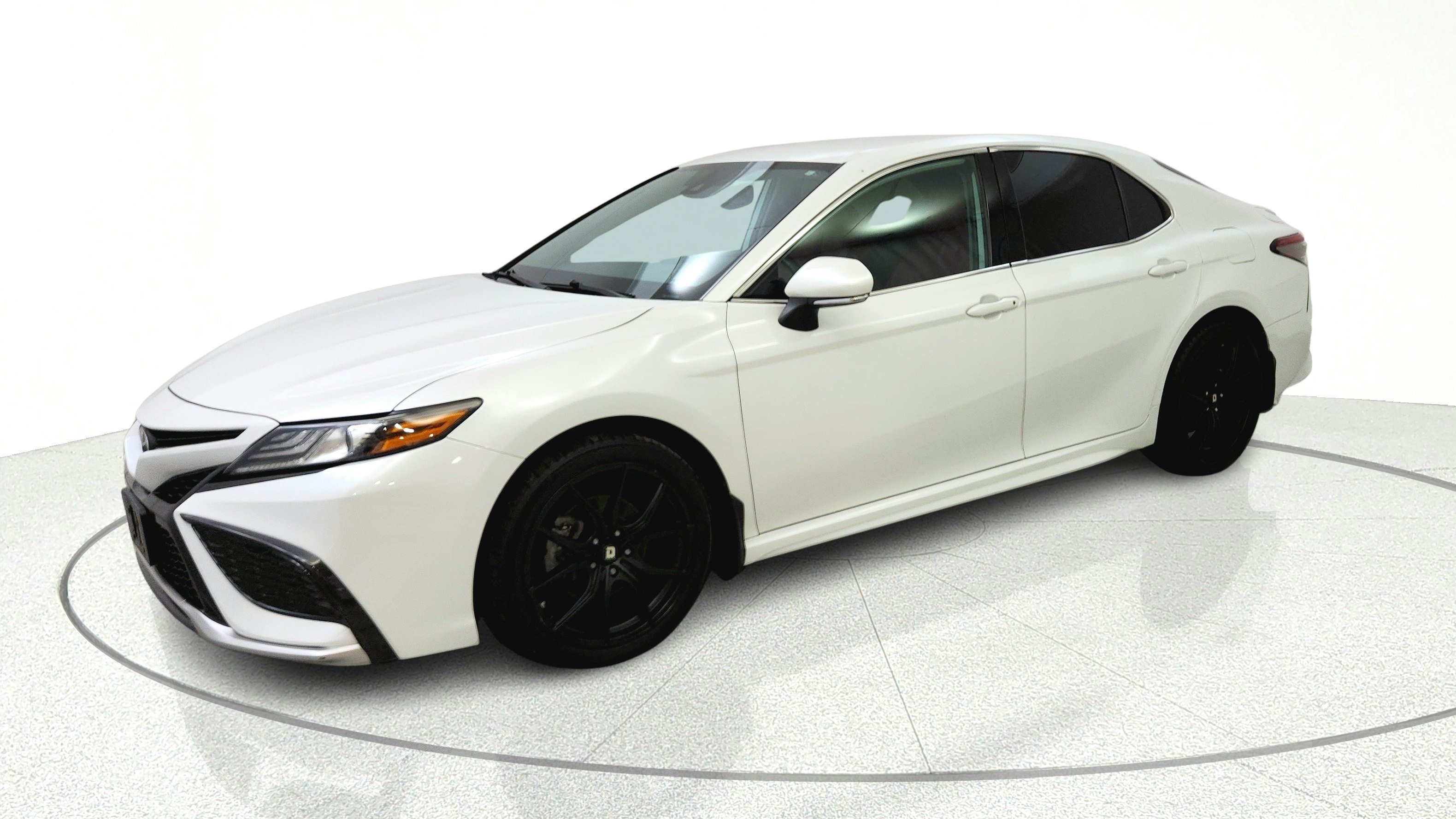 Used 2021 Toyota Camry XSE FWD image 3