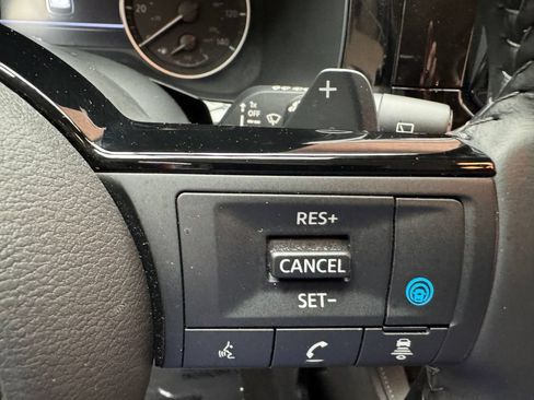Used 2025 Nissan Pathfinder SL AWD/4WD image 15