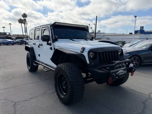 Used 2015 Jeep Wrangler Unlimited Sahara AWD/4WD image 4