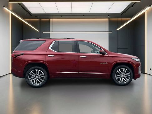 Used 2023 Chevrolet Traverse High Country FWD image 6
