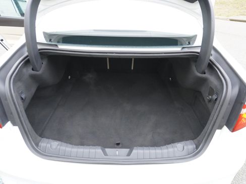 Used 2016 Jaguar XF Premium image 31