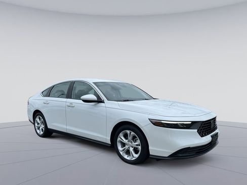 Used 2023 Honda Accord LX image 11