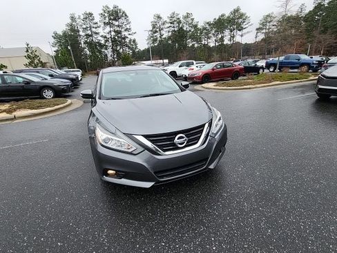 Used 2018 Nissan Altima 2.5 SV w/ 2.5 SV Technology Package image 2