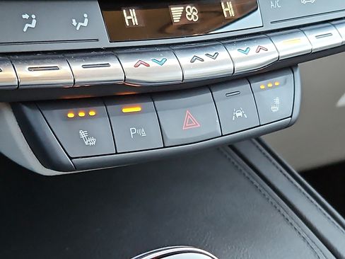 Used 2023 Cadillac XT4 Luxury w/ Cold Weather Package image 23