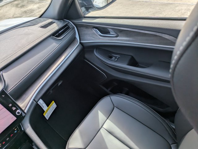New 2026 Jeep Grand Cherokee Limited w/ Limited Altitude Package RWD image 19