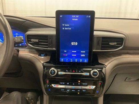 Used 2023 Ford Explorer Platinum w/ Technology Package AWD/4WD image 25