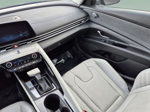 Used 2023 Hyundai Elantra Limited FWD image 13