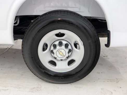 Used 2025 Chevrolet Express 3500 LS image 27
