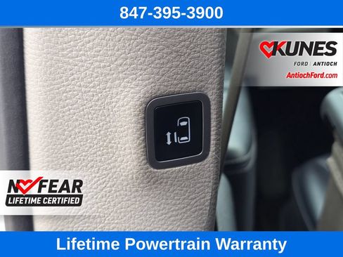 Used 2024 Chrysler Pacifica Touring-L FWD image 24