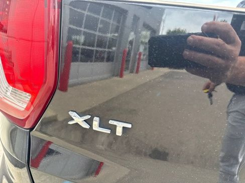 Used 2017 Ford Explorer XLT w/ Equipment Group 202A AWD/4WD image 5