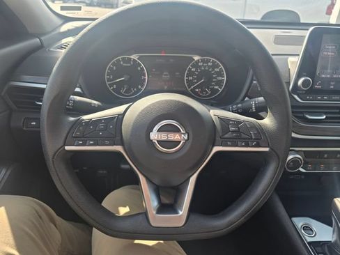 Used 2024 Nissan Altima 2.5 SV FWD image 14