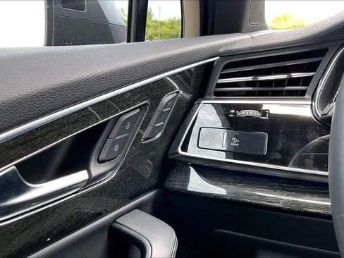 Used 2022 Audi Q7 3.0T Prestige AWD/4WD image 36