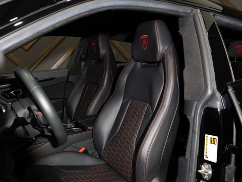 Used 2021 Lamborghini Urus AWD/4WD image 6