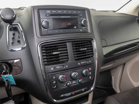 Used 2013 Dodge Grand Caravan SE FWD image 18