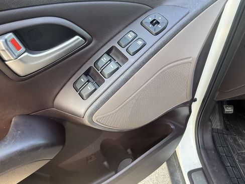 Used 2012 Hyundai Tucson Limited w/ Premium Pkg FWD image 12