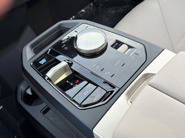 Used 2024 BMW iX xDrive50 w/ Sport Package AWD/4WD image 31