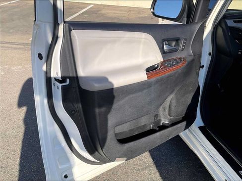 Used 2016 Toyota Sienna Limited FWD image 24