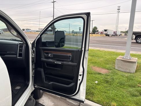 Used 2018 RAM 2500 Laramie w/ Convenience Group AWD/4WD image 19