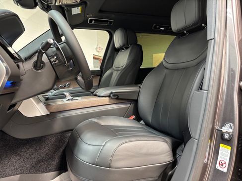 New 2025 Land Rover Range Rover Long Wheelbase SE image 23