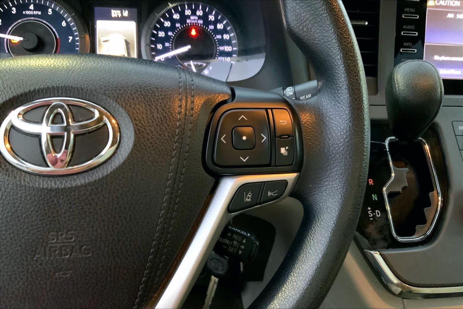 Used 2018 Toyota Sienna LE FWD image 22