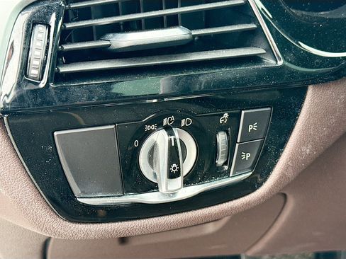 Used 2022 BMW 540i w/ Premium Package image 35