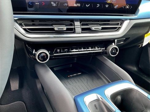 New 2026 Chevrolet Equinox EV LT image 13