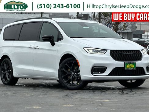 New 2026 Chrysler Pacifica Select w/ S Appearance Package image 1