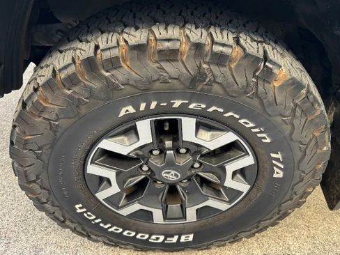 Used 2021 Toyota Tacoma TRD Off-Road w/ Technology Package image 23