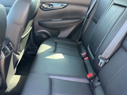 Used 2021 Nissan Rogue Sport SL w/ Premium Package image 18